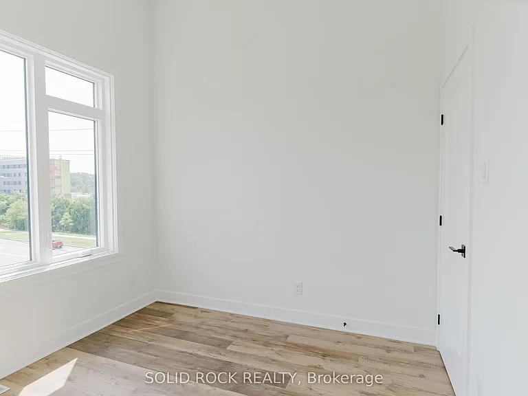 845 Champlain St #9 — Photo 12