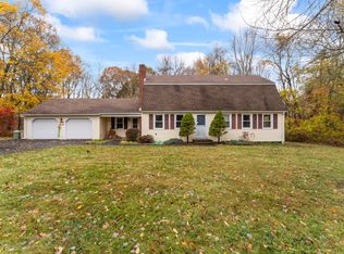 16 Settlers Ln, Sandy Hook, CT 06482