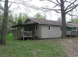 565 Rollin Rd, Cobden, IL 62920