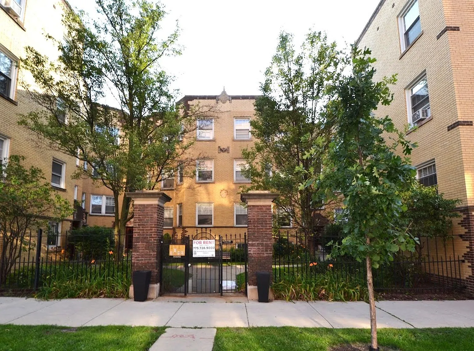 4402 N Rockwell St, Unit 1 #APT — Photo 1