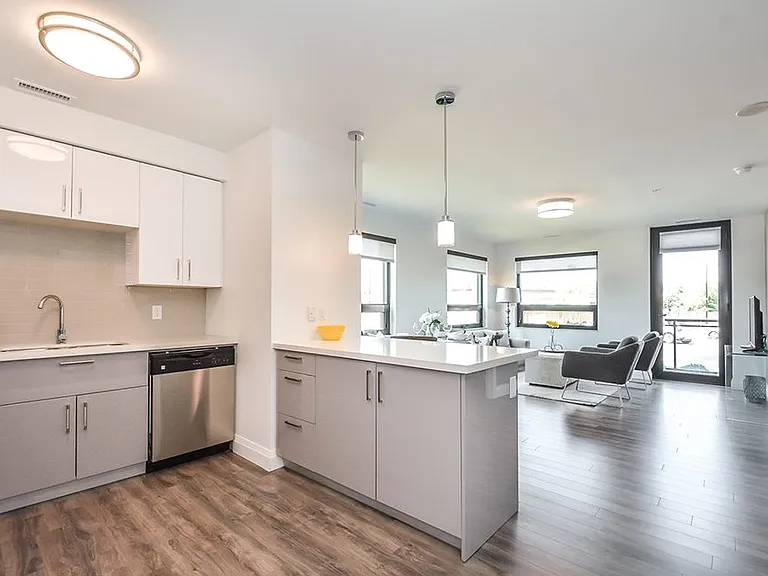 460 A Belmont Ave W #At 460b — Photo 35