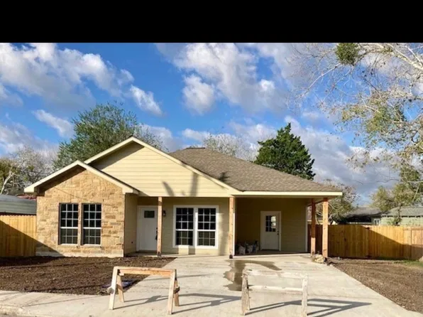 1207 Halsey St, Victoria, TX 77901