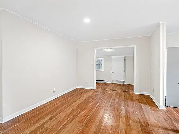 3 bed, 1258 sqft, $2,000 — Photo 2