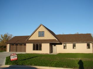420 Meadow Ln, Charles City, IA 50616