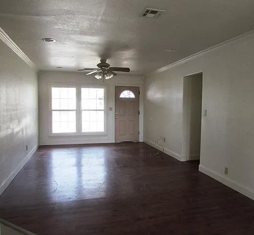 602 W Spruce St — Photo 2