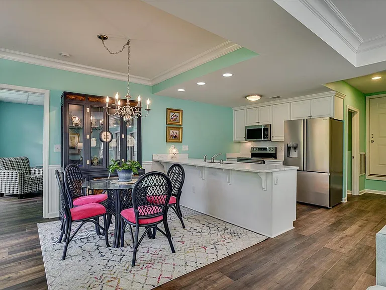212 Jackson Ave — Photo 6