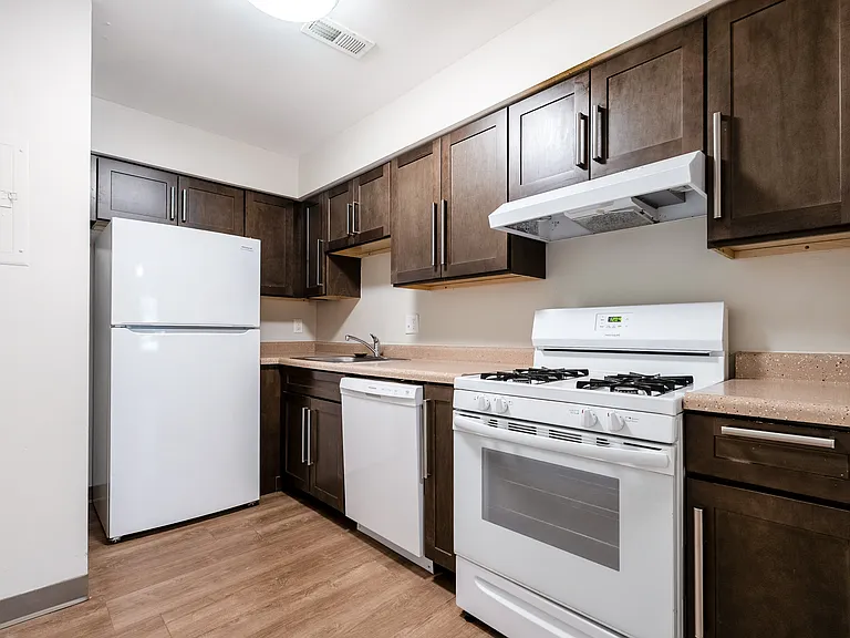Franklin Manor Apartments — Photo 17