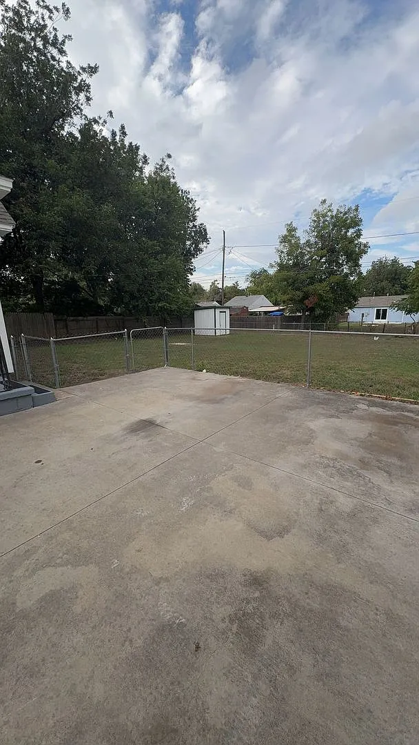 2424 W Oklahoma, Enid, OK 73703 — Photo 3