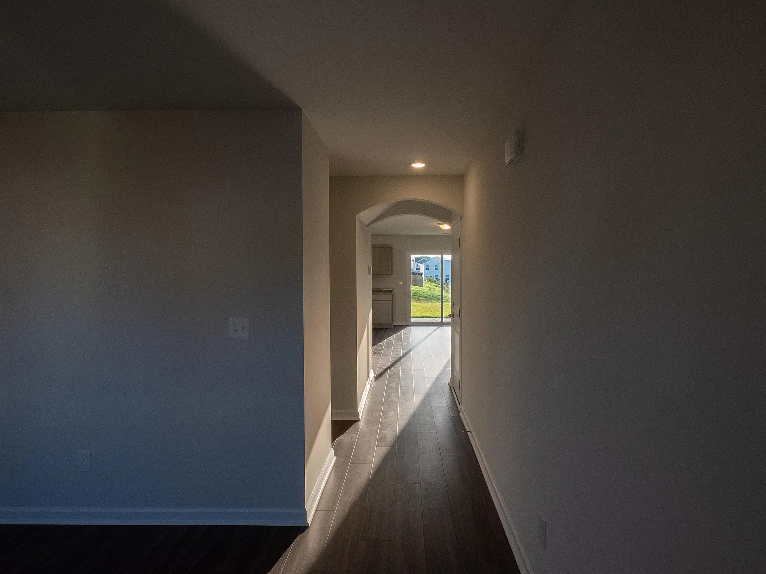 4 bed, 2152 sqft, $2,350 — Photo 3