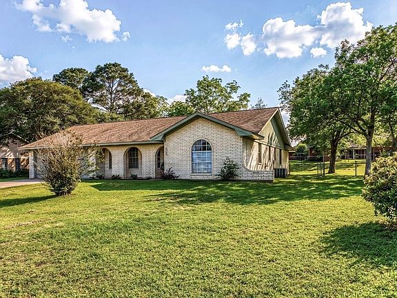 3rd image of 605 Clearspring Dr