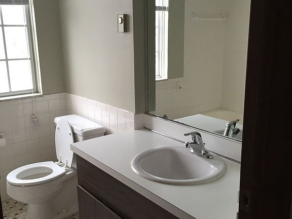 5th image of 470 E Elmwood Ave APT 201