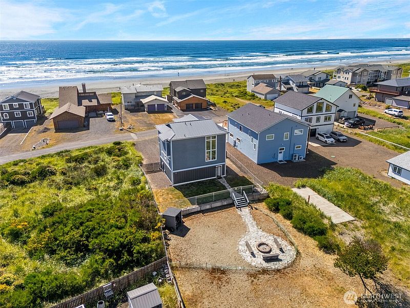 3rd image of 412 Dune Crest Drive