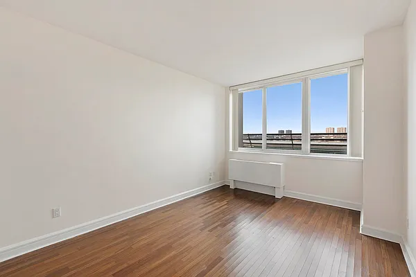 Rented by Nest Seekers International | media 6