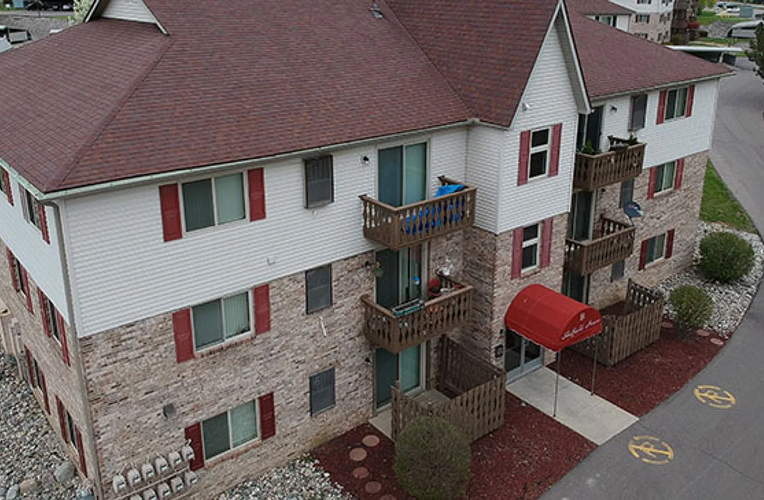 Country Village Apartments — Photo 1