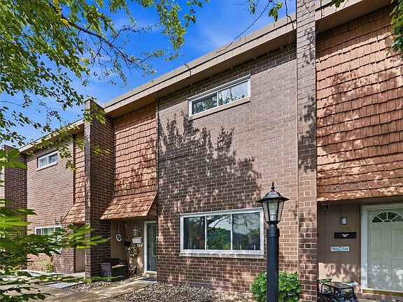 2nd image of 130 Rivermont Ct