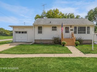 563 Edwards Ave, Dundee, IL 60118