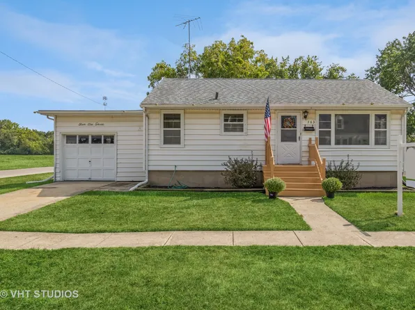 563 Edwards Ave, Dundee, IL 60118