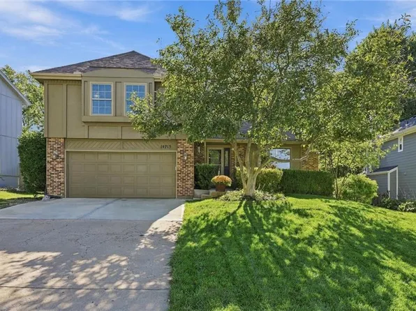 14715 S Arapaho Dr, Olathe, KS 66062