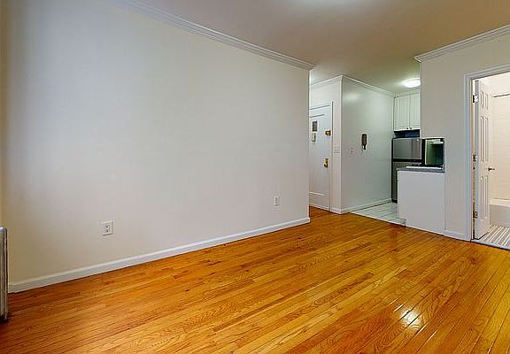 4th image of 571 3rd Ave APT 4