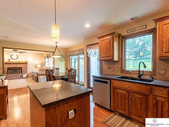 2nd image of 15113 Willow Creek Dr