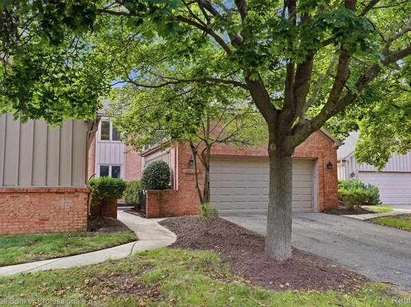28625 Auburn Ct, Farmington, MI 48331