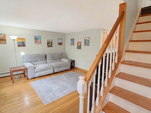 2nd image of 136 Oak St