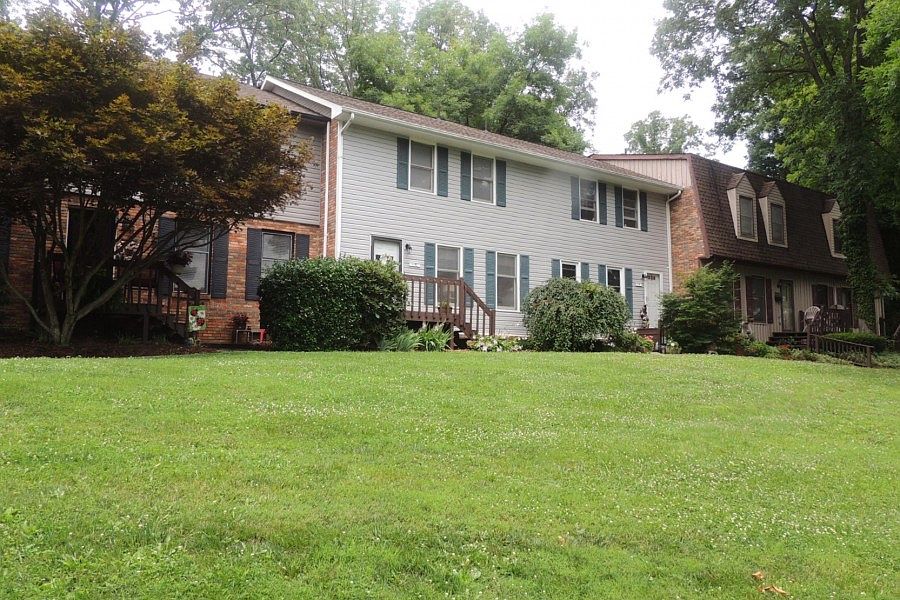 1st image of 2205 Greenbriar Cir