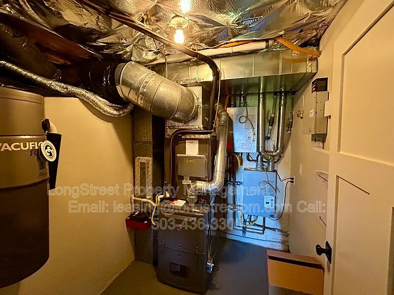 550 NW Alpine Ter — Photo 32