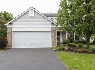 371 Greenview Dr, Crystal Lake, IL 60014