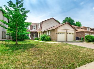 70 Mossgrove Trl, Toronto, ON M2L 2W3