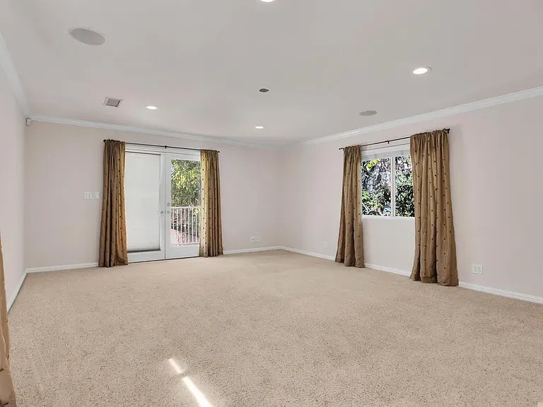 4537 Mammoth Ave — Photo 6