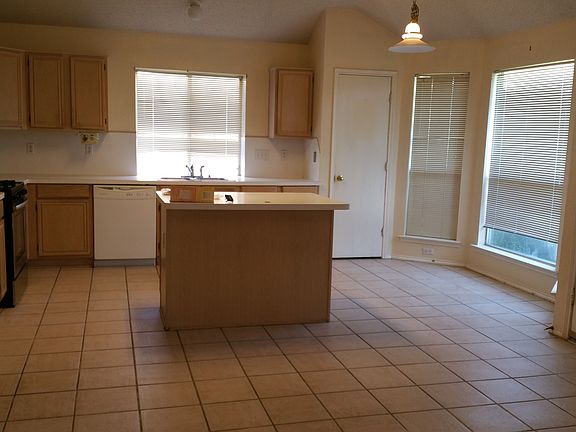 4th image of 2732 Crystal Falls Dr
