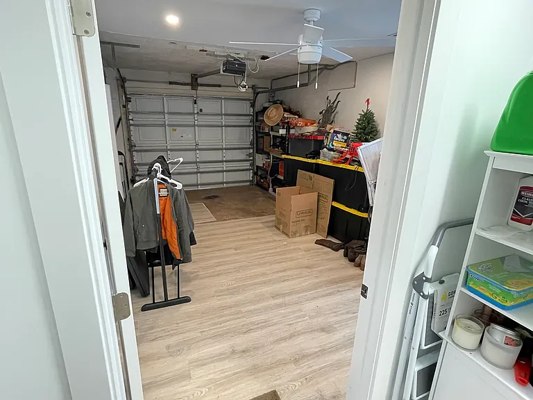 One car garage or storage room (air conditioned)