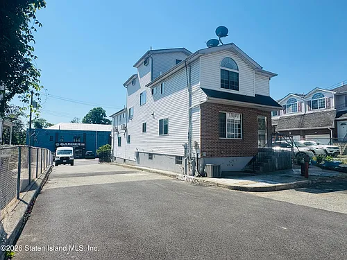 97 Greenfield Ave Photo 1