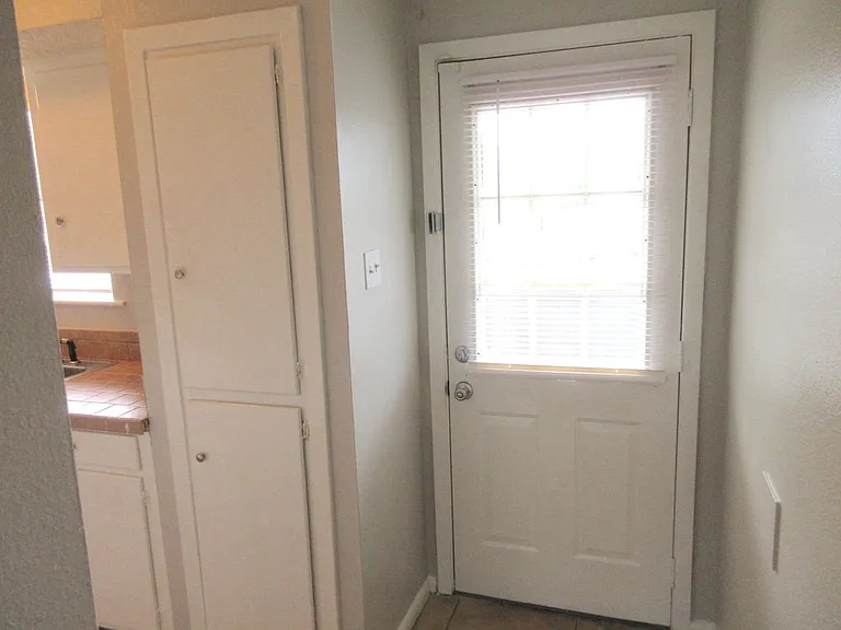 1230 Shadowdale Dr #6 — Photo 8