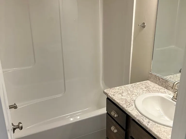 711 Black Diamond St — Photo 14