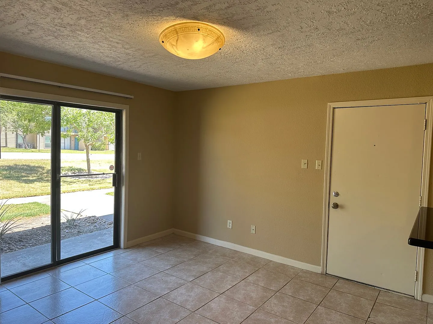 College Station - Cripple Creek Condos - 1 bedroom - 1 bath - pool on site. — Photo 2