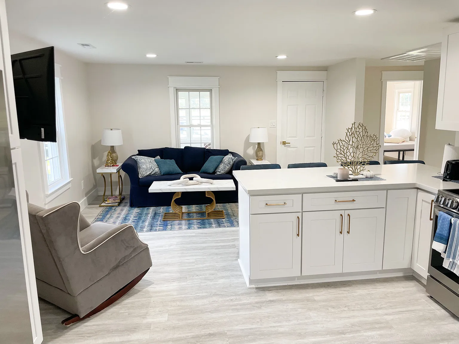 3 bed, $2,000 — Photo 2