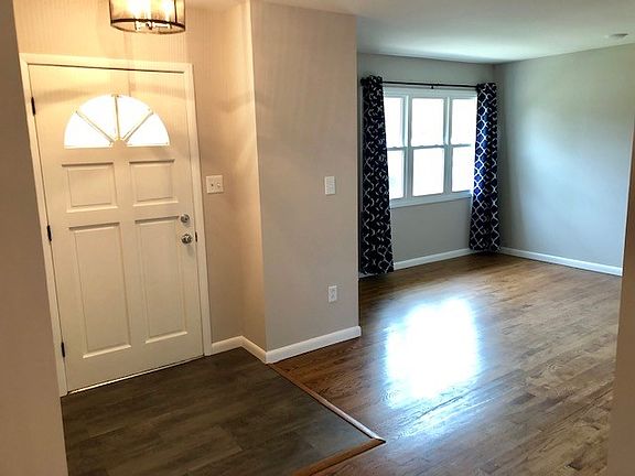 Front Foyer/Living Room