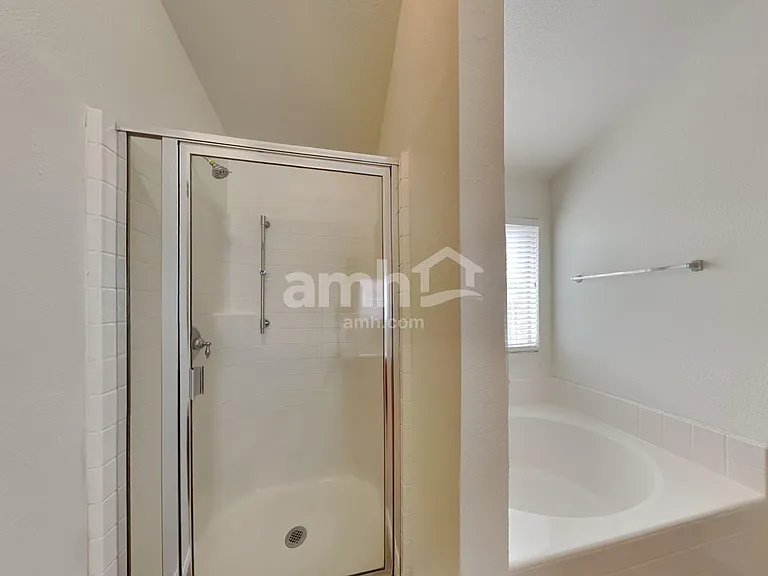 1207 Fox Glen Trl — Photo 16