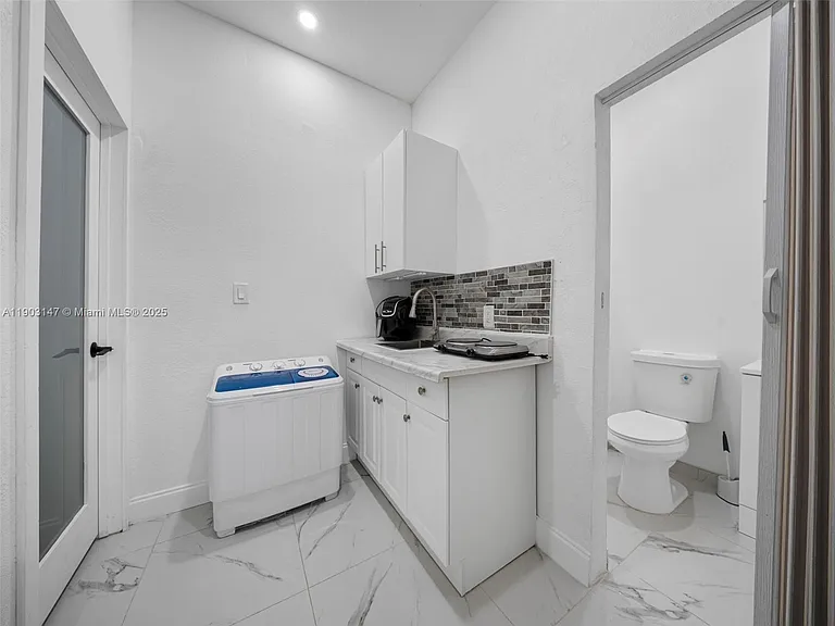 1411 SE 26th Rd — Photo 32