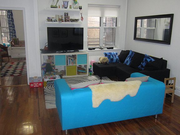 3rd image of 111 W 68th St Frnt 1