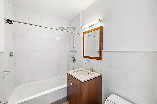 Sold by Manhattan Spaces | media 6