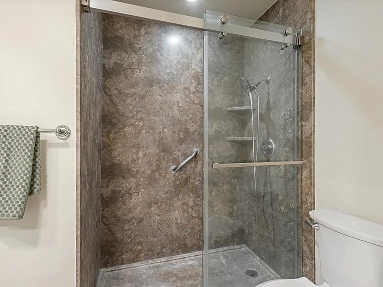44 Malaga Dr — Photo 24