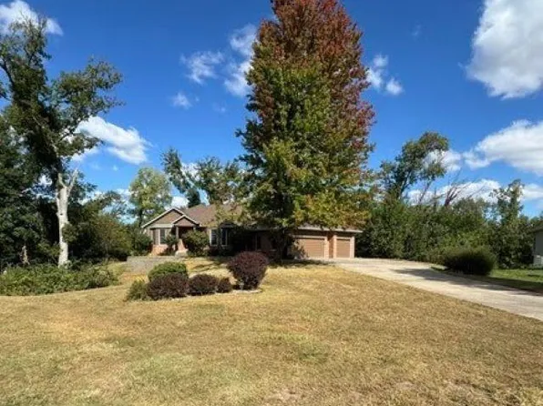 3030 Diamond Ln, Cedar Rapids, IA 52403