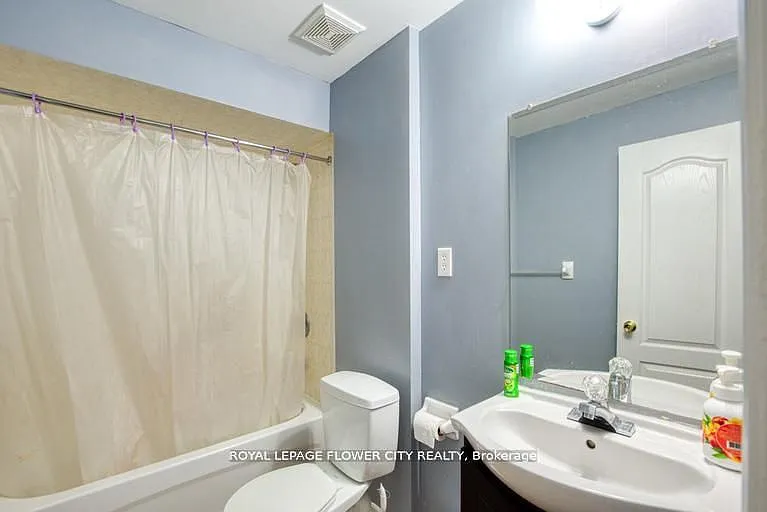 18 Saint Eugene St — Photo 10