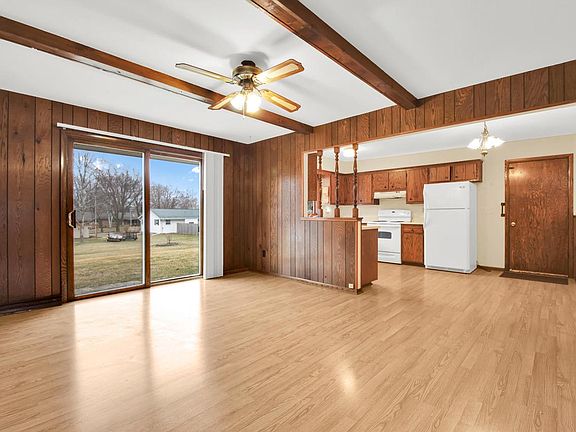 3rd image of 1621 Woodridge ROAD