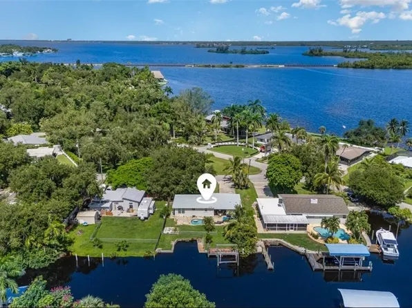 203 Kingston Dr, Fort Myers, FL 33905