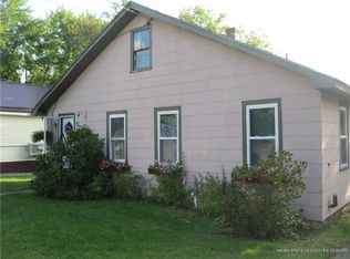 41 Elm St, Newport, ME 04953