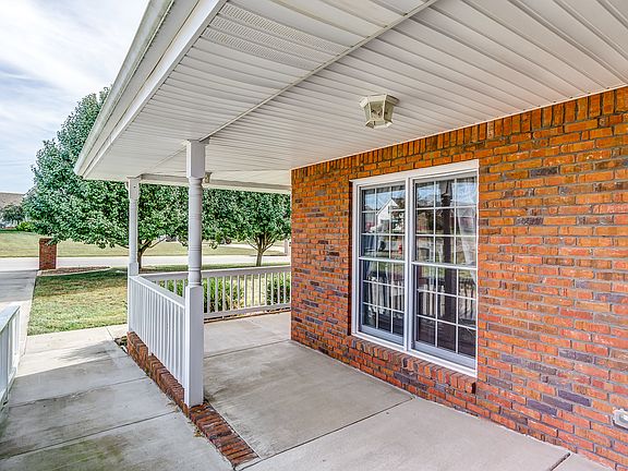 3rd image of 3895 Rhonda Ct
